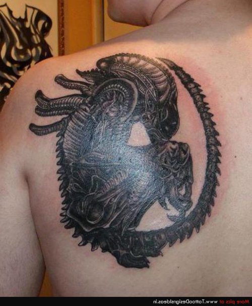 Black Ink Alien Tattoo On Left BAck SHoulder