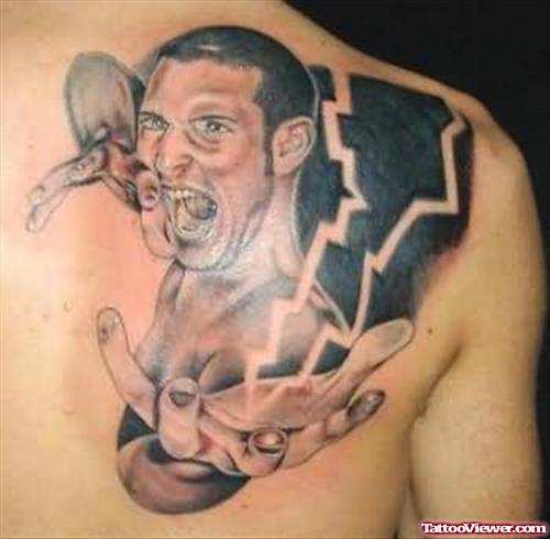 Crawling Animated Tattoo On Right Back Shoulder