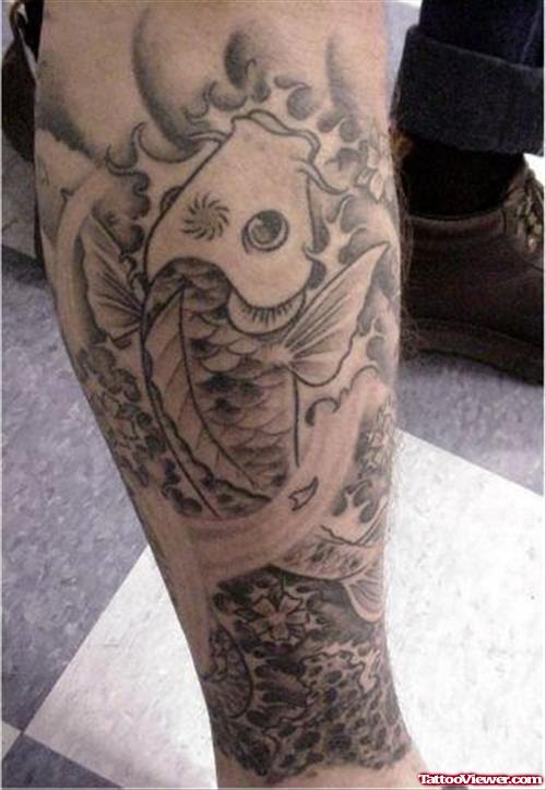 Amazing Grey Ink Aqua Tattoo On Right Leg