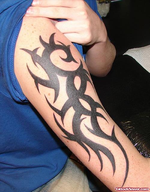 Stylish Black Ink Tribal Tattoo On Right Arm