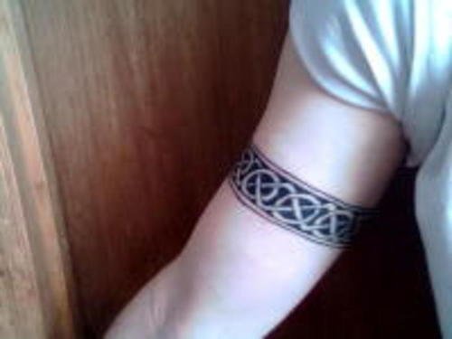 Beautiful Celtic Armband Tattoo