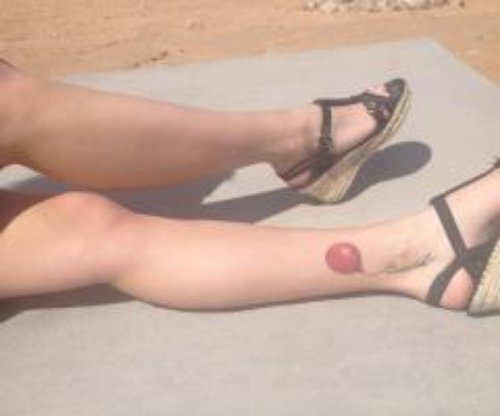 Red Ink Balloon Tattoo On Leg