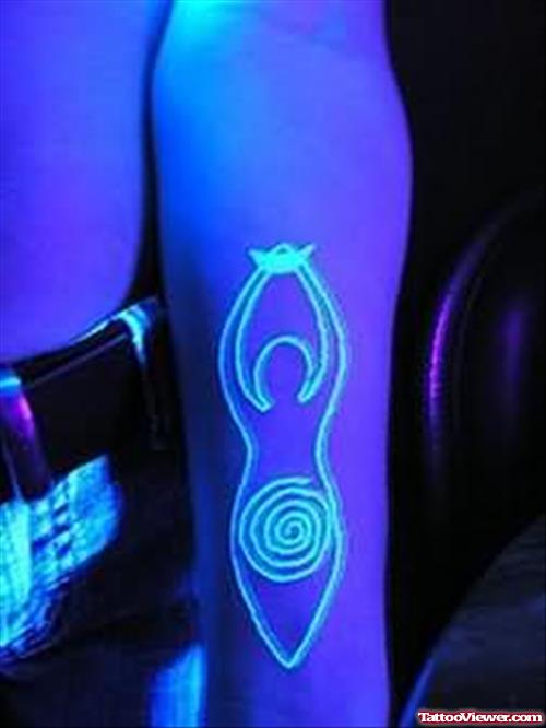 Amazing Black Light Tattoo On Bicep