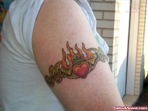 Beautiful Claddagh Armband Tattoo