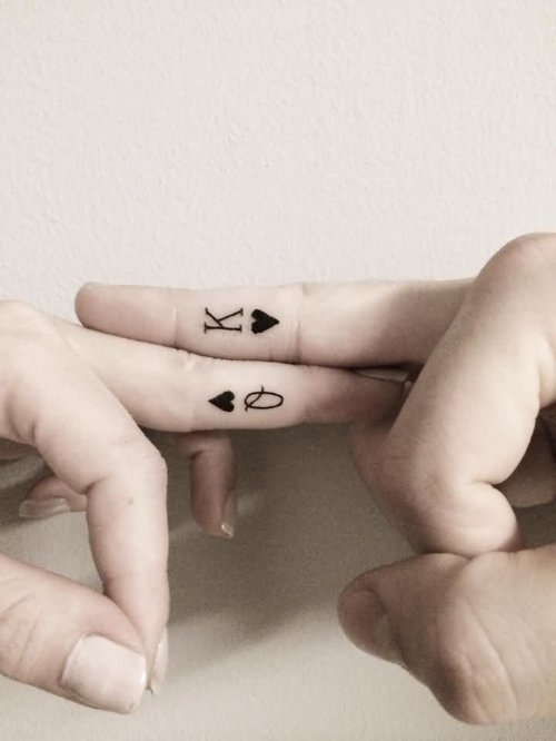Queen And King Couple Tattoos On Fingers