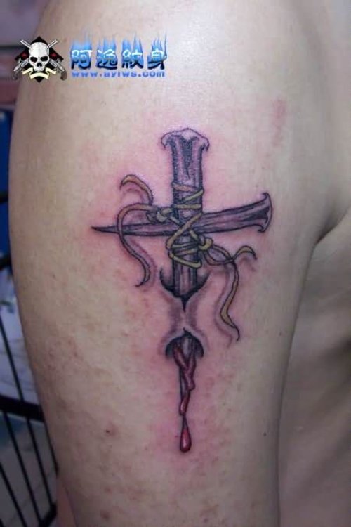 Grey Ink Gothic Cross Tattoo On Right Shoulder