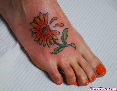 Amazing Daisy Tattoo On Foot