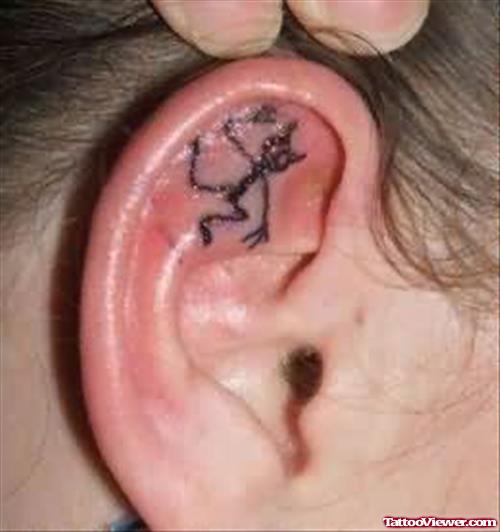 Cartoon Tattoo In Ear