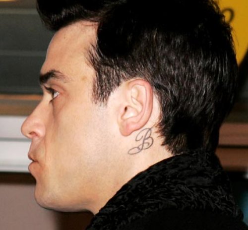 robbie-williams-ear-name-tattoo