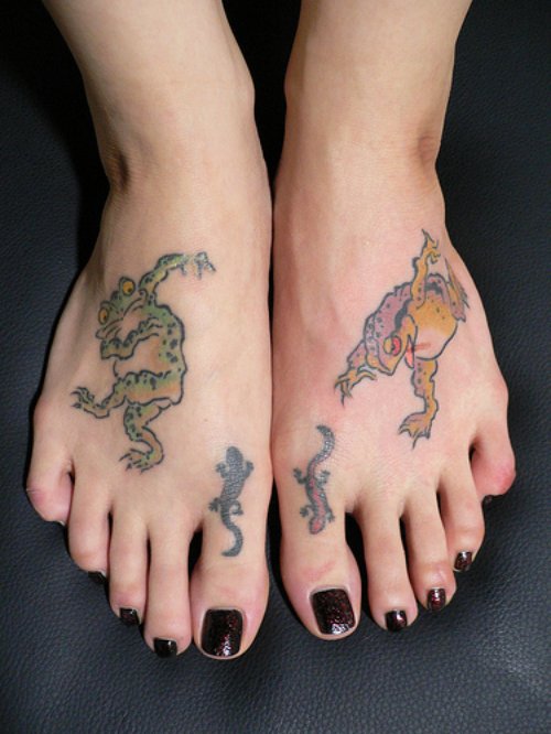 Color Ink Frogs And Lizard Feet Tattoos