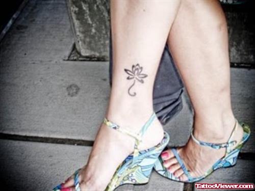 Black Flower Feminine Tattoo On Leg