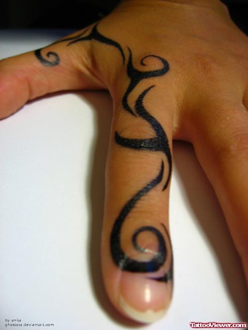 Best Black Ink Tribal Finger Tattoo