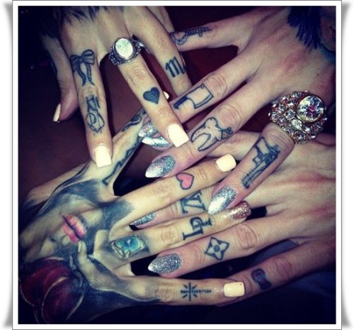 Awesome Friends With Finger Tattoos