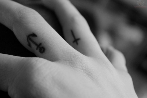 Anchor And Cross Tattoo On Fingers