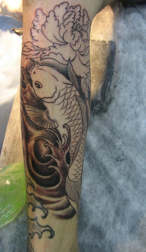 Grey Ink Flower And Fish Tattoo On Leg