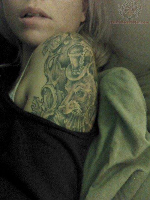 Hat Fox Tattoo On Girl Shoulder