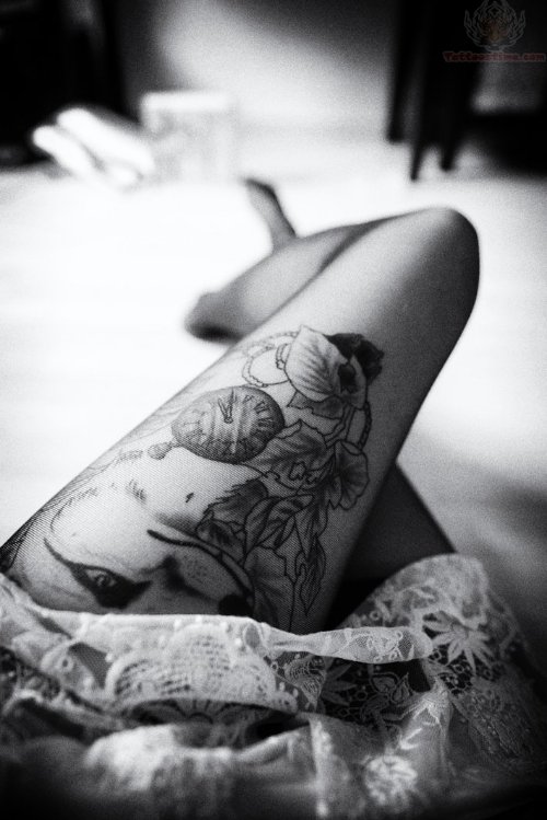 Grey Ink Fox Tattoo On Girl Left Thigh