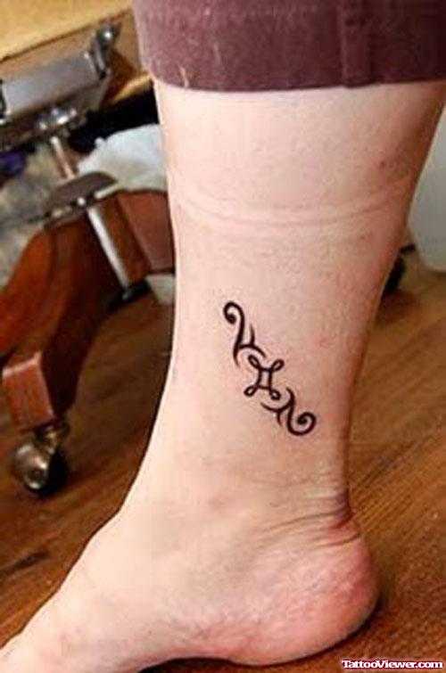 Gemini Tattoo On Right Leg