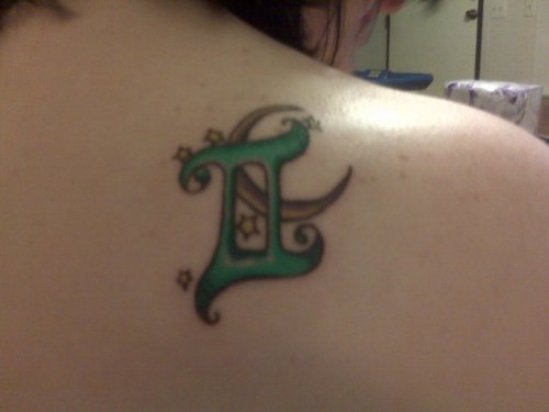 Green Ink Gemini Tattoo On Right BAck Shoulder