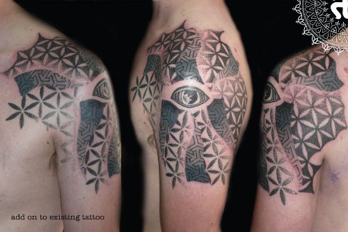 Geometric Tattoo On Shoulder For Men
