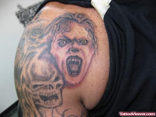 Crawling Gothic Tattoo On Right Shoulder