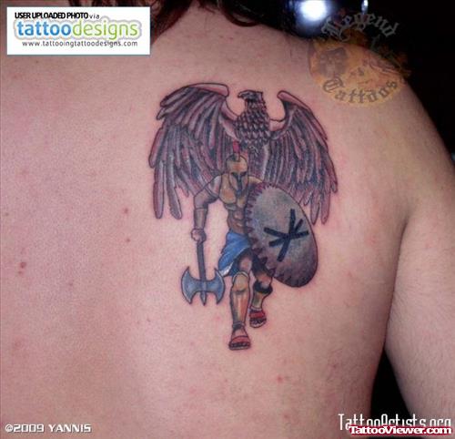Amazing Ancient Greek Tattoo On Right Back Shoulder