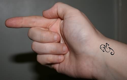 Cute Hand Tattoos Design for Girls