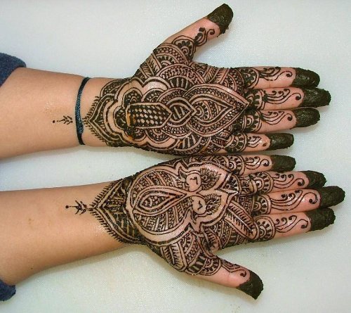 Awesome Henna Hand Tattoo For Girls