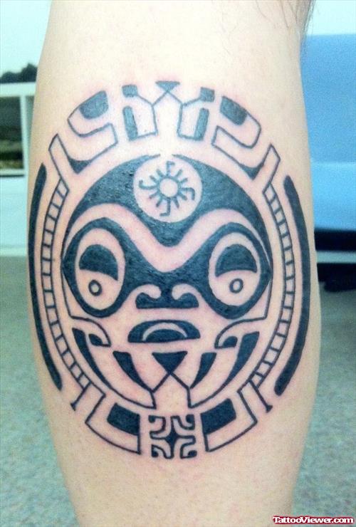 Amazing Black Tribal Hawaiian Tattoo On Leg