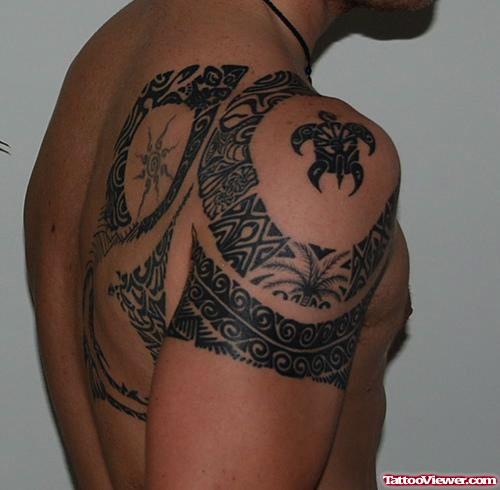 Hawaiian Turtle Tattoo On Right Shoulder