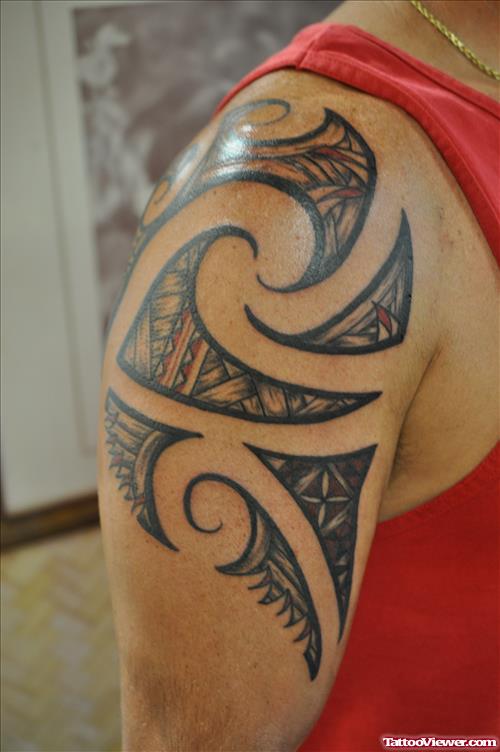 Attractive Hawaiian Tattoo On Man Right Half Sleeve