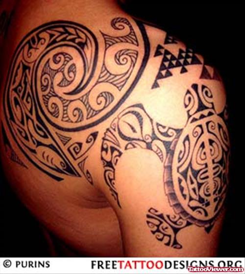 Grey Ink Hawaiian Tattoo On Man Right SHoulder