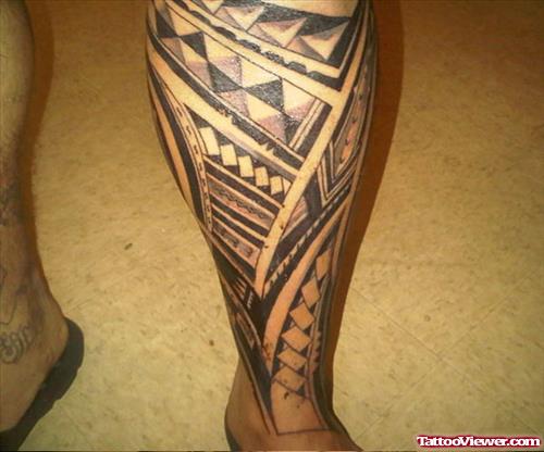 Grey Ink Hawaiian Tattoo On Man Leg