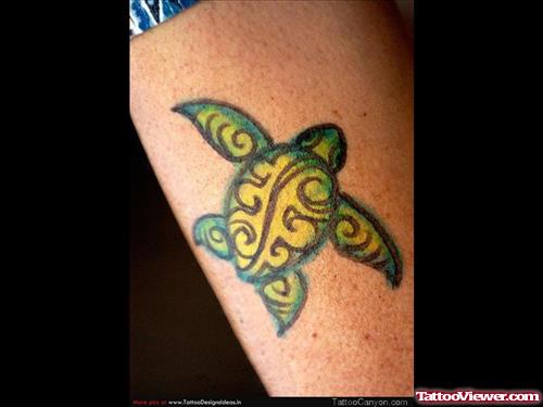 Green Ink Turtle Hawaiian Tattoo On Leg