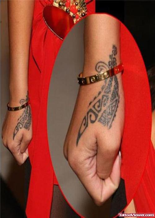 Tribal Hawaiian Tattoo On Rihanna Hand
