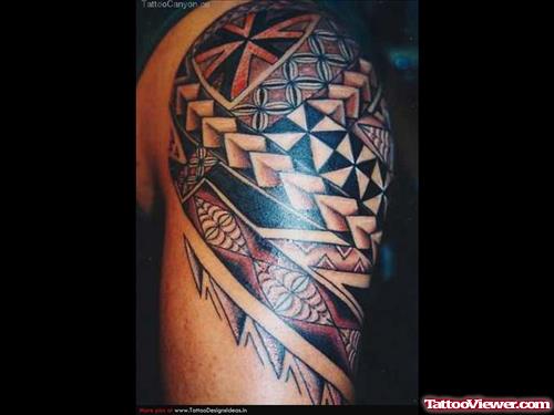 Color Hawaiian Tattoo On Right SHoulder