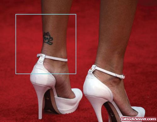 Rihanna With Pirate Skull Back Heel Tattoo