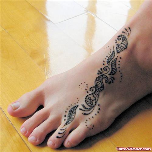 Awesome Henna Tattoo On Girl Left Foot
