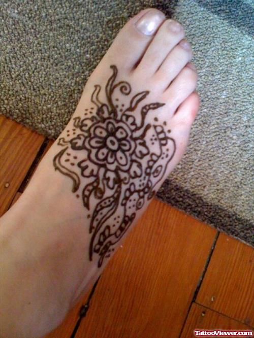 Wonderful Henna Tattoo On Right Foot