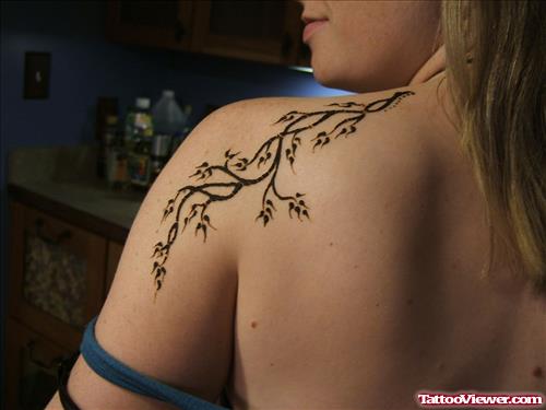 Amazing Henna Tattoo On Left Shoulder