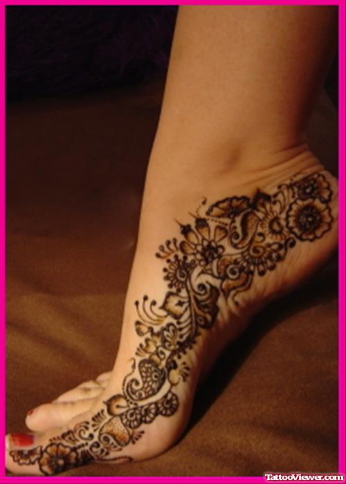 Henna Tattoo On Girl Right foot
