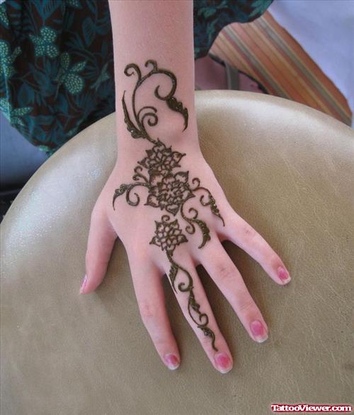 Special Henna Tattoo On Girl Left Hand