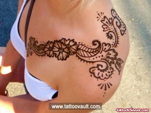 Henna Tattoo On Left Upper Shoulder
