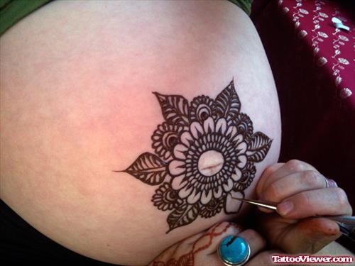 Unique Henna Tattoo On Belly