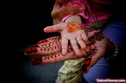 Henna Tattoos On Girls Both Hands