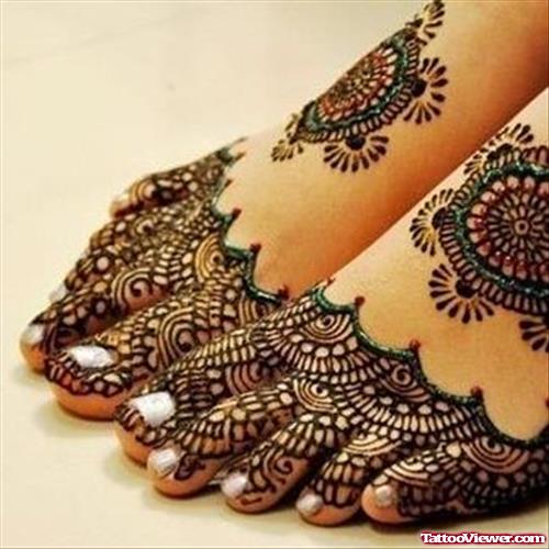 Henna Tattoos On Girl Both Feet