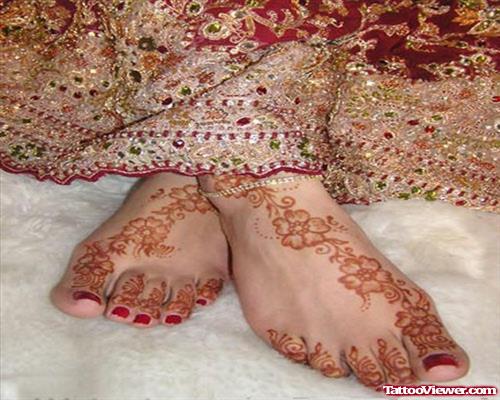 Cool Henna Tattoos on Girl Both Feet