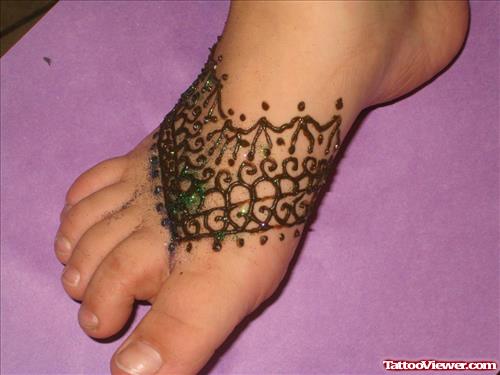 Amazing Henna Tattoo On Right Foot
