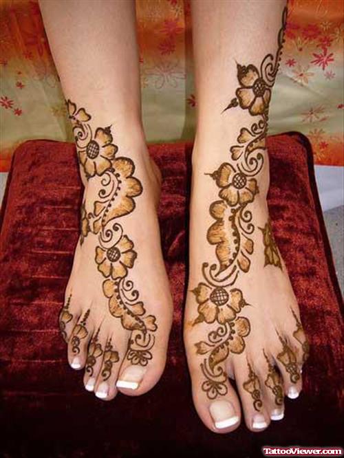 Henna Tattoos On Girls Both Feet
