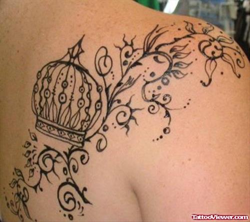 Crown And Henna Tattoo On Right Back Shoulder